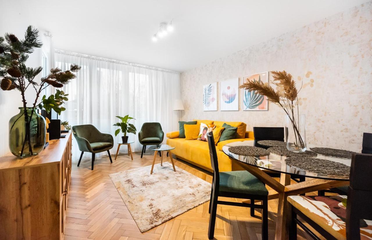 Metro Swietokrzyska Boho Aesthetic Apartment Варшава Экстерьер фото