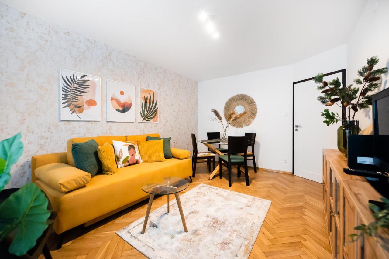 Metro Swietokrzyska Boho Aesthetic Apartment Варшава Экстерьер фото
